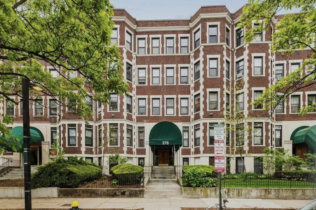 380 Riverway, Boston, Massachusetts, 2 Bedrooms Bedrooms, 6 Rooms Rooms,1 BathroomBathrooms,Residential Lease,For Rent,Riverway,73390922