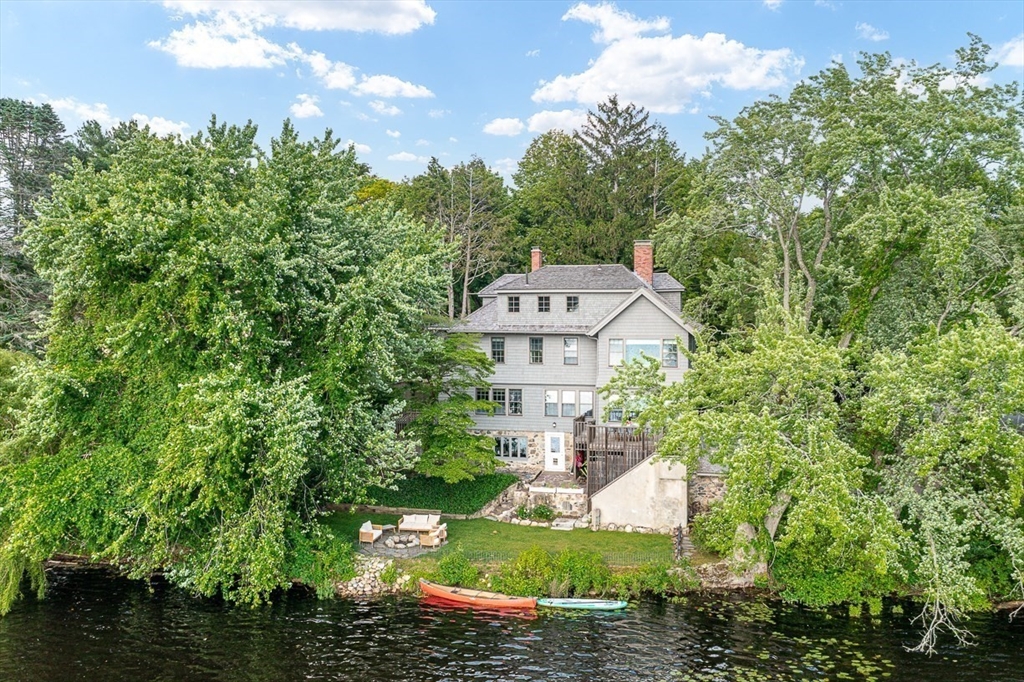 9 Lakeview Terrace, Winchester, Massachusetts, 5 Bedrooms Bedrooms, 14 Rooms Rooms,3.5 BathroomsBathrooms,Residential,For Sale,Lakeview Terrace,73390942