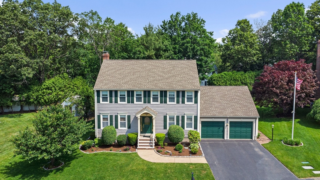 2 Christin Way, Woburn, Massachusetts, 4 Bedrooms Bedrooms, 10 Rooms Rooms,3.5 BathroomsBathrooms,Residential,For Sale,Christin Way,73390845