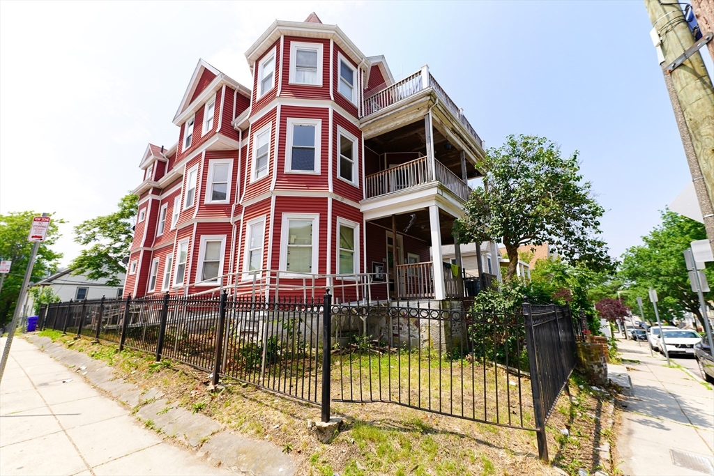 107 Devon Street, Boston, Massachusetts, 12 Bedrooms Bedrooms, 18 Rooms Rooms,3 BathroomsBathrooms,Residential Income,For Sale,Devon Street,73390994