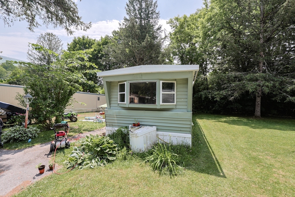 18 Apache Dr, North Adams, Massachusetts, 2 Bedrooms Bedrooms, 3 Rooms Rooms,1 BathroomBathrooms,Residential,For Sale,Apache Dr,73391027
