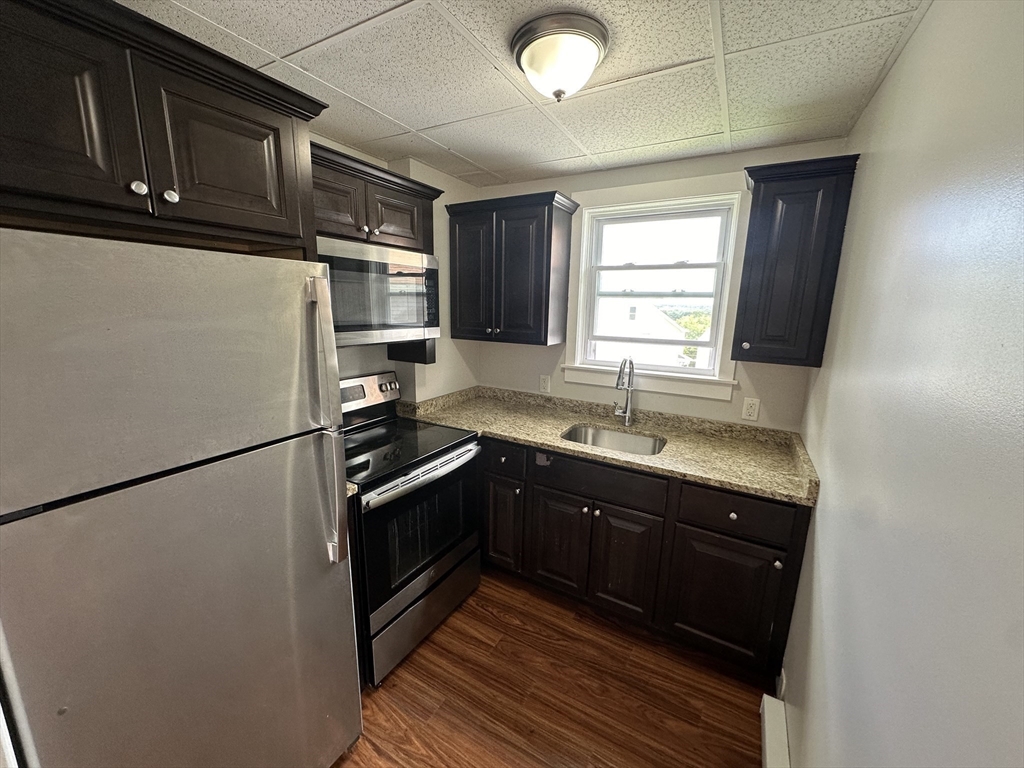79-87 Campbell St, Fall River, Massachusetts, 30 Bedrooms Bedrooms, 48 Rooms Rooms,13 BathroomsBathrooms,Residential Income,For Sale,Campbell St,73391032