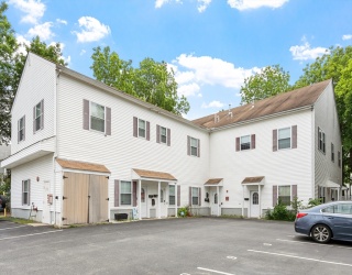 31-33 Ashland St, Haverhill, Massachusetts, 1 Bedroom Bedrooms, 3 Rooms Rooms,1.5 BathroomsBathrooms,Residential,For Sale,Ashland St,73391142