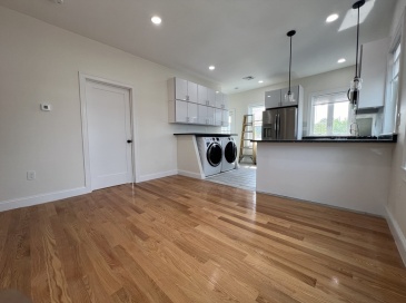 132 Buttonwood, Boston, Massachusetts, 4 Bedrooms Bedrooms, 6 Rooms Rooms,2 BathroomsBathrooms,Residential Lease,For Rent,Buttonwood,73391148