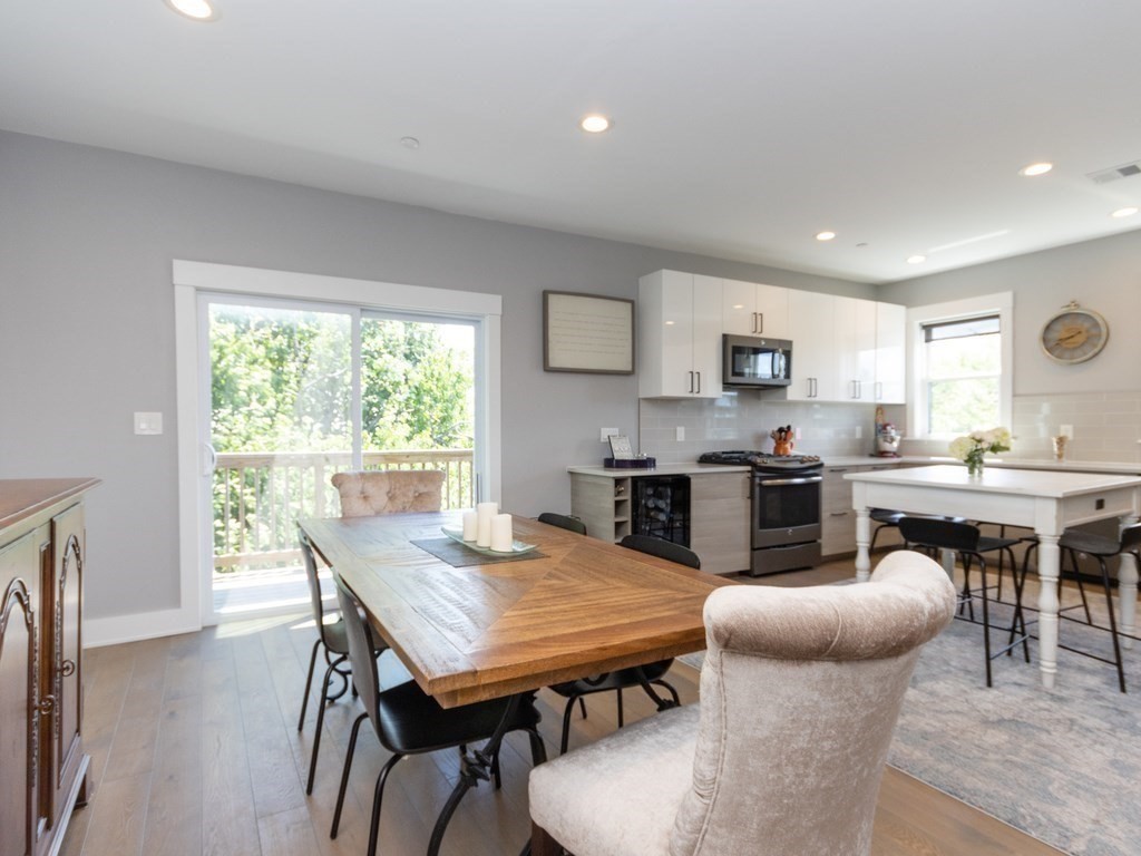 447 Frankfort Street, Boston, Massachusetts, 2 Bedrooms Bedrooms, 4 Rooms Rooms,2 BathroomsBathrooms,Residential,For Sale,Frankfort Street,73391175