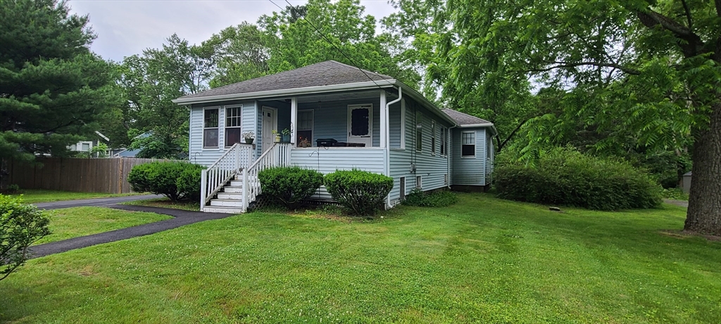 293 Cocasset St, Foxboro, Massachusetts, 3 Bedrooms Bedrooms, 6 Rooms Rooms,1.5 BathroomsBathrooms,Residential,For Sale,Cocasset St,73391248