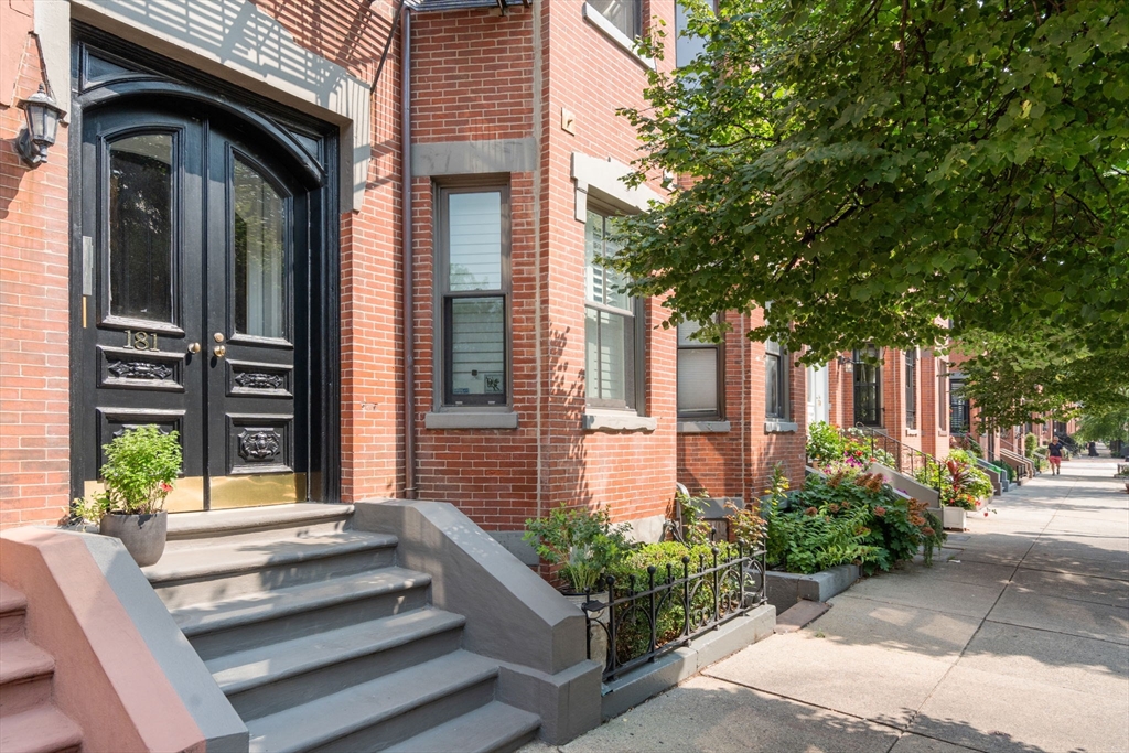 181 Warren Avenue, Boston, Massachusetts, 1 Bedroom Bedrooms, 3 Rooms Rooms,1 BathroomBathrooms,Residential Lease,For Rent,Warren Avenue,73391253