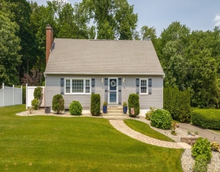 81 Laurence Dr, West Springfield, Massachusetts, 4 Bedrooms Bedrooms, 7 Rooms Rooms,2 BathroomsBathrooms,Residential,For Sale,Laurence Dr,73391256
