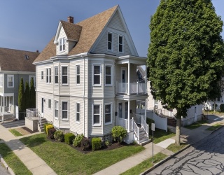 650-652 Union St, New Bedford, Massachusetts, 7 Bedrooms Bedrooms, 16 Rooms Rooms,2 BathroomsBathrooms,Residential Income,For Sale,Union St,73391262