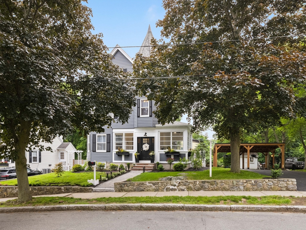 34 Rokland St, Melrose, Massachusetts, 4 Bedrooms Bedrooms, 10 Rooms Rooms,3 BathroomsBathrooms,Residential,For Sale,Rokland St,73391264