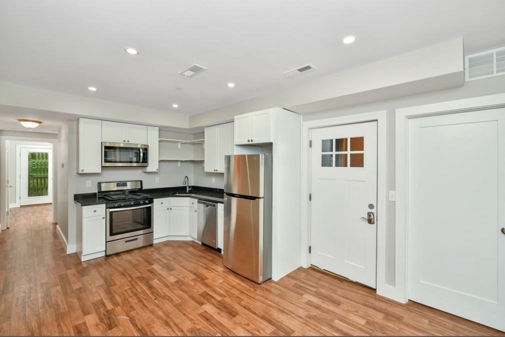 225 Washington, Boston, Massachusetts, 6 Bedrooms Bedrooms, 12 Rooms Rooms,3 BathroomsBathrooms,Residential Income,For Sale,Washington,73391354