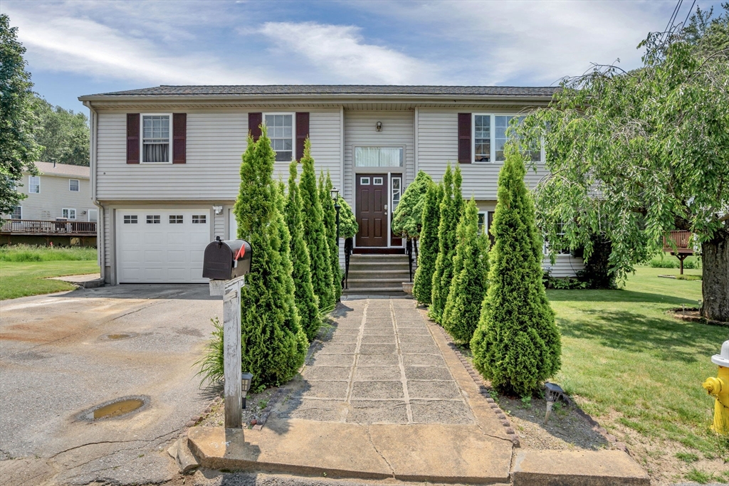 293 Wildwood Ave, Worcester, Massachusetts, 3 Bedrooms Bedrooms, 7 Rooms Rooms,2 BathroomsBathrooms,Residential,For Sale,Wildwood Ave,73391382