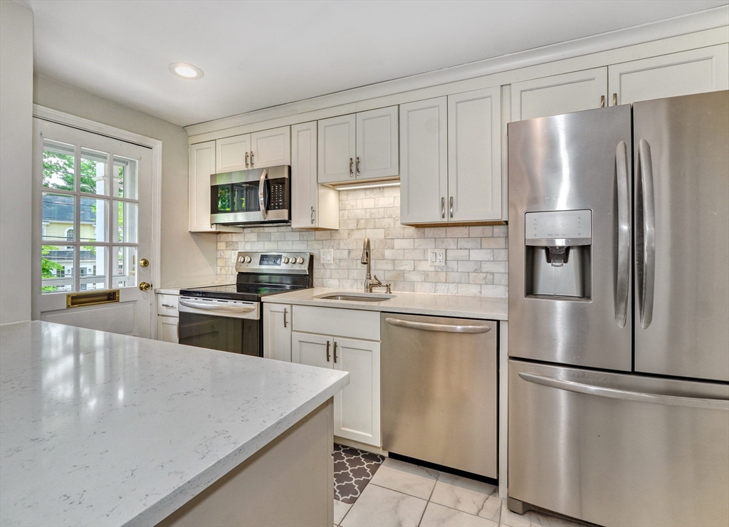 50 Lake St, Winchester, Massachusetts, 2 Bedrooms Bedrooms, 6 Rooms Rooms,1.5 BathroomsBathrooms,Residential,For Sale,Lake St,73391455