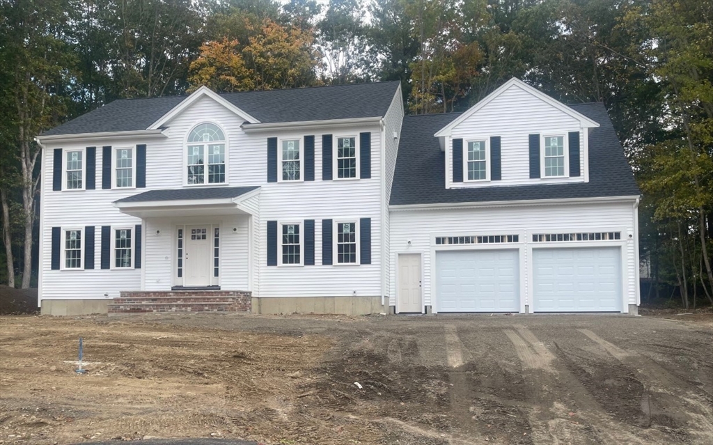 5 Clarendon Circle, Holbrook, Massachusetts, 4 Bedrooms Bedrooms, 9 Rooms Rooms,3 BathroomsBathrooms,Residential,For Sale,Clarendon Circle,73391510