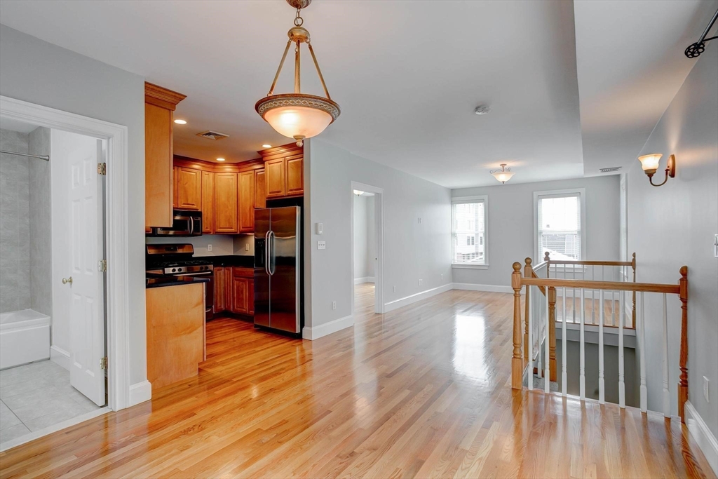168 W Ninth, Boston, Massachusetts, 3 Bedrooms Bedrooms, 5 Rooms Rooms,1 BathroomBathrooms,Residential Lease,For Rent,W Ninth,73391528