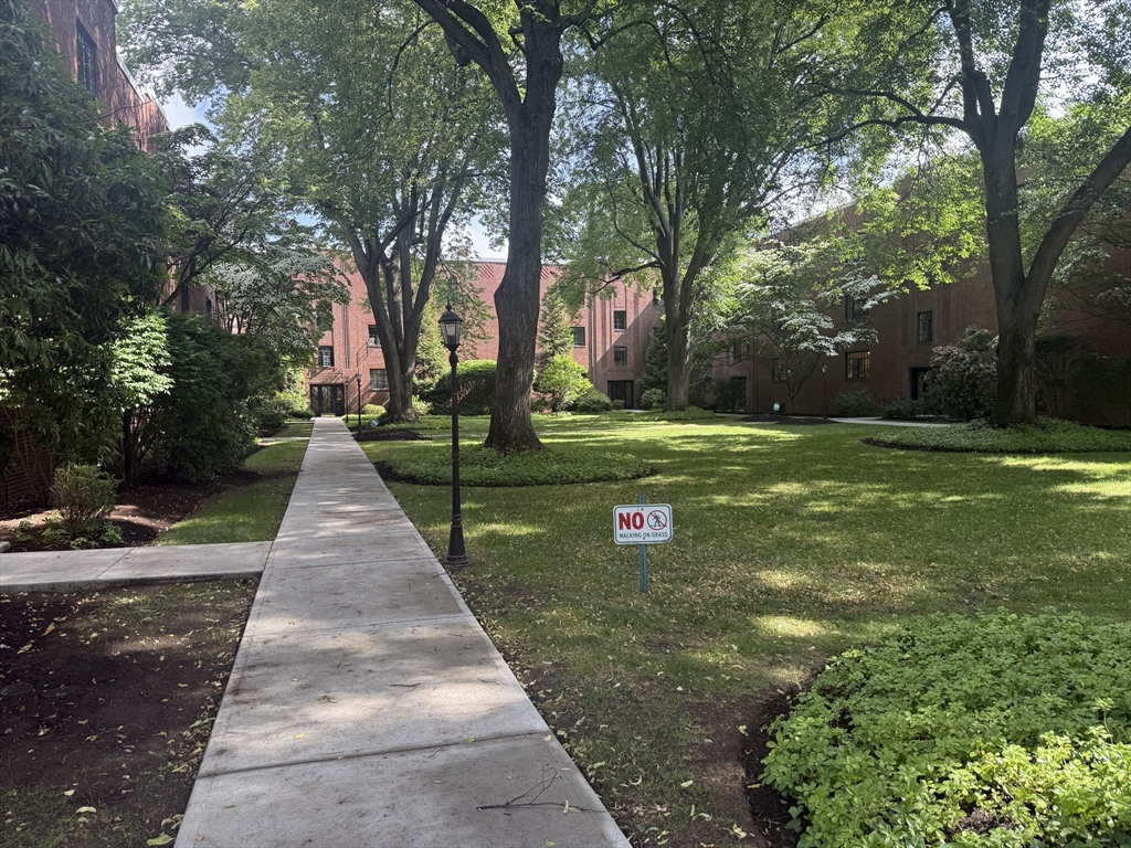102 Sewall Avenue, Brookline, Massachusetts, 2 Bedrooms Bedrooms, 4 Rooms Rooms,1 BathroomBathrooms,Residential Lease,For Rent,Sewall Avenue,73391775