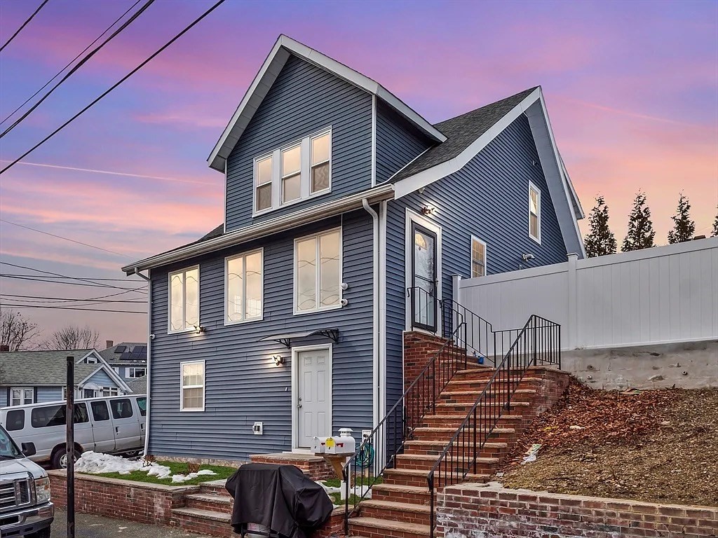 15 Washington Ave, Revere, Massachusetts, 2 Bedrooms Bedrooms, 3 Rooms Rooms,1 BathroomBathrooms,Residential Lease,For Rent,Washington Ave,73391684