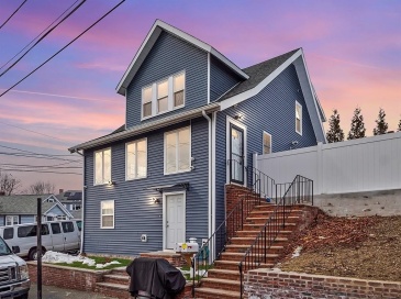 15 Washington Ave, Revere, Massachusetts, 2 Bedrooms Bedrooms, 3 Rooms Rooms,1 BathroomBathrooms,Residential Lease,For Rent,Washington Ave,73391684