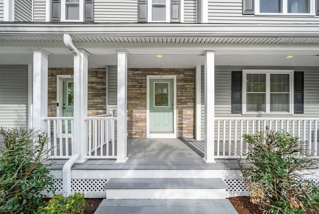 960 Main St, Woburn, Massachusetts, 2 Bedrooms Bedrooms, 5 Rooms Rooms,2.5 BathroomsBathrooms,Residential Lease,For Rent,Main St,73391797