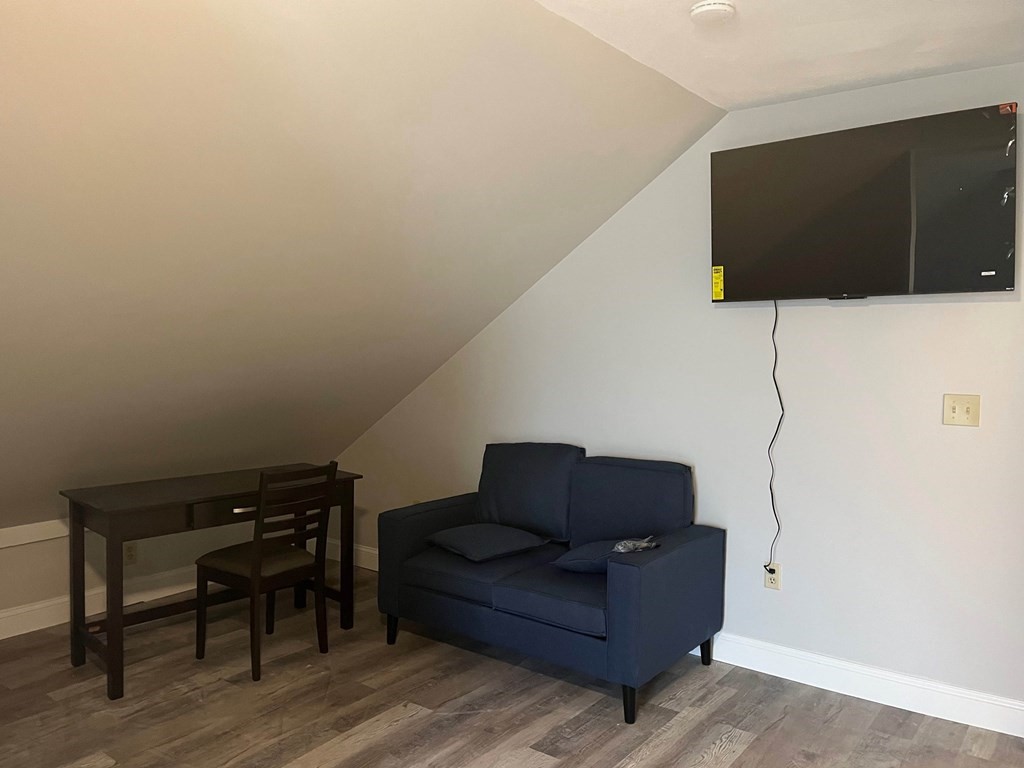 423 King St, Littleton, Massachusetts, 1 Bedroom Bedrooms, 2 Rooms Rooms,1 BathroomBathrooms,Residential Lease,For Rent,King St,73391824