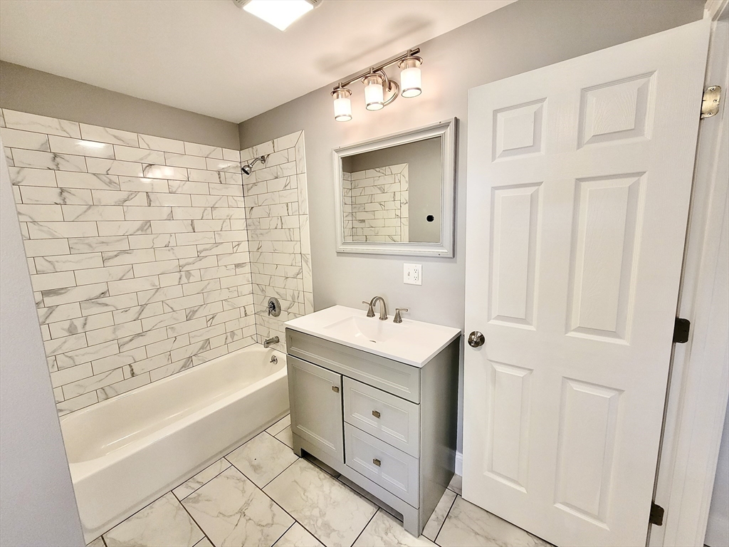 64 Sutton St, Providence, Rhode Island, 3 Bedrooms Bedrooms, 5 Rooms Rooms,1 BathroomBathrooms,Residential Lease,For Rent,Sutton St,73391836