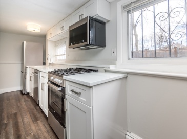 46 Bolton Street, Waltham, Massachusetts, 2 Bedrooms Bedrooms, 4 Rooms Rooms,1 BathroomBathrooms,Residential Lease,For Rent,Bolton Street,73391922