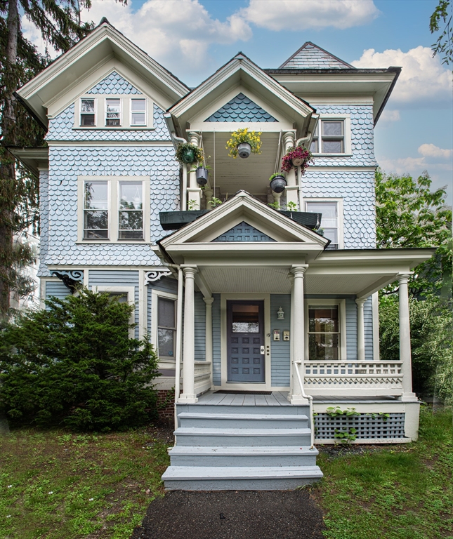 19 Trumbull Rd, Northampton, Massachusetts, 6 Bedrooms Bedrooms, 17 Rooms Rooms,3 BathroomsBathrooms,Residential Income,For Sale,Trumbull Rd,73391938