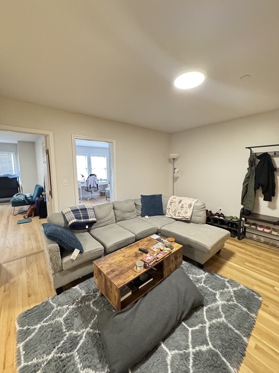 389 W Broadway, Boston, Massachusetts, 2 Bedrooms Bedrooms, 3 Rooms Rooms,1 BathroomBathrooms,Residential Lease,For Rent,W Broadway,73391978