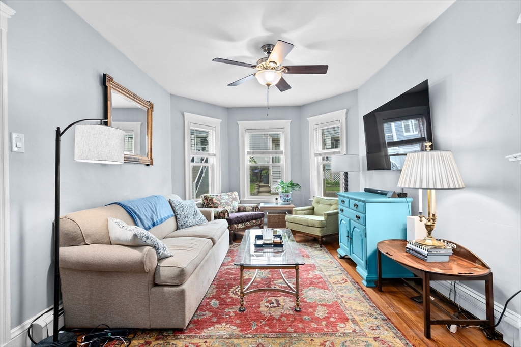 12 Houghton St, Boston, Massachusetts, 2 Bedrooms Bedrooms, 5 Rooms Rooms,1 BathroomBathrooms,Residential Lease,For Rent,Houghton St,73392063