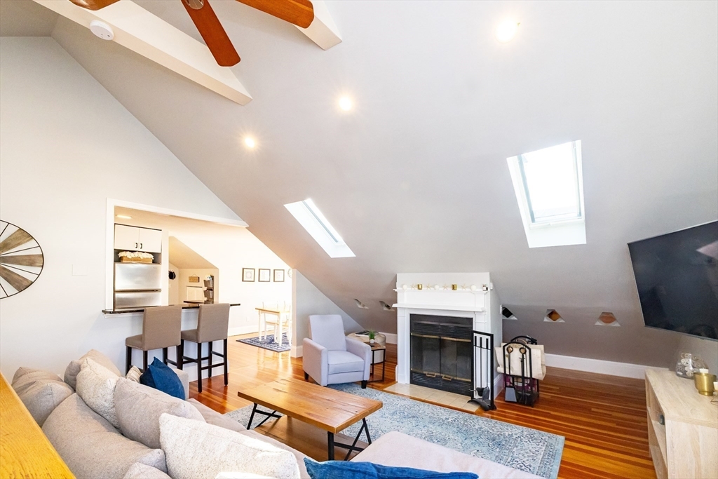 345 Ashmont Street, Boston, Massachusetts, 2 Bedrooms Bedrooms, 4 Rooms Rooms,1 BathroomBathrooms,Residential Lease,For Rent,Ashmont Street,73392857