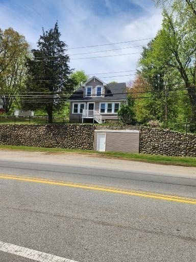 480 Amesbury Rd, Haverhill, Massachusetts, 3 Bedrooms Bedrooms, 8 Rooms Rooms,2 BathroomsBathrooms,Residential Lease,For Rent,Amesbury Rd,73393920