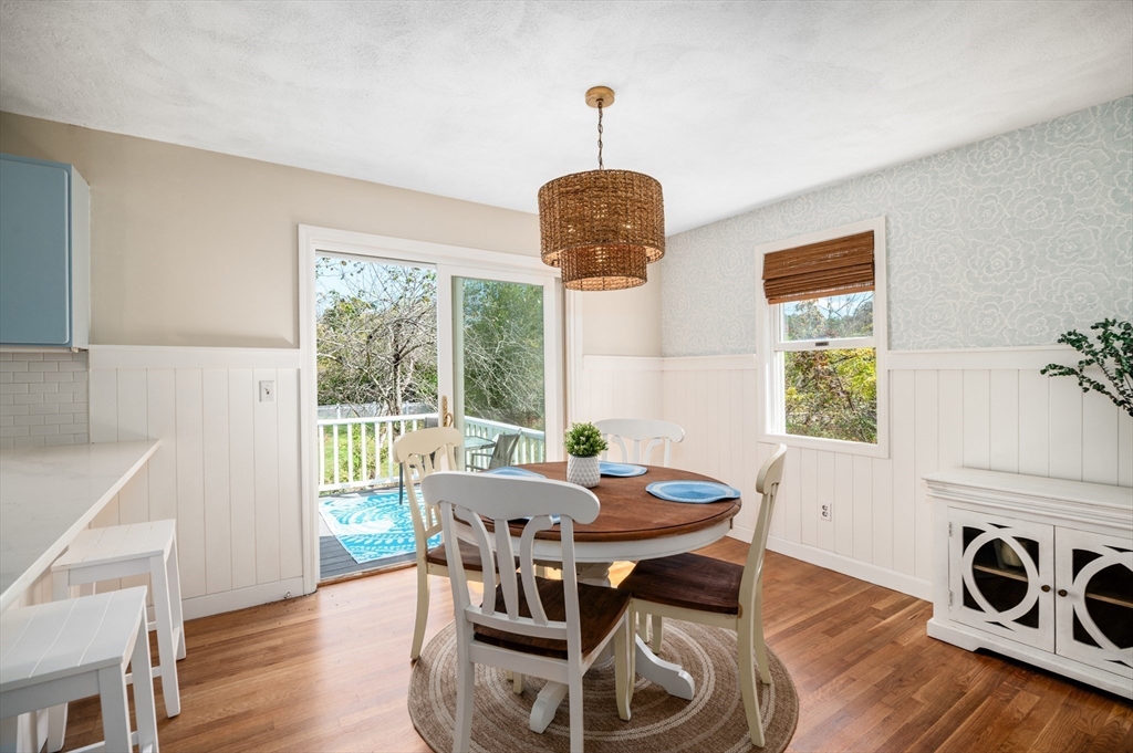 53 Norwood Avenue, Manchester, Massachusetts, 3 Bedrooms Bedrooms, 8 Rooms Rooms,1.5 BathroomsBathrooms,Residential Lease,For Rent,Norwood Avenue,73394366