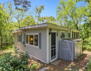 290 Old Wharf Rd, Wellfleet, Massachusetts, 2 Bedrooms Bedrooms, 4 Rooms Rooms,1 BathroomBathrooms,Residential,For Sale,Old Wharf Rd,73394437