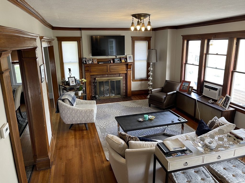 12 Chester Road, Belmont, Massachusetts, 4 Bedrooms Bedrooms, 9 Rooms Rooms,2 BathroomsBathrooms,Residential Lease,For Rent,Chester Road,73394473