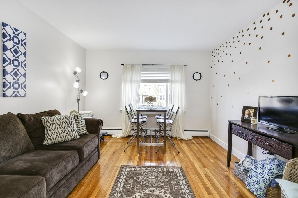 2012 Commonwealth Ave, Boston, Massachusetts, 2 Bedrooms Bedrooms, 4 Rooms Rooms,1 BathroomBathrooms,Residential Lease,For Rent,Commonwealth Ave,73395381