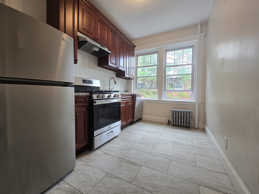 1691 Commonwealth Ave, Boston, Massachusetts, 2 Bedrooms Bedrooms, 4 Rooms Rooms,1 BathroomBathrooms,Residential Lease,For Rent,Commonwealth Ave,73395307