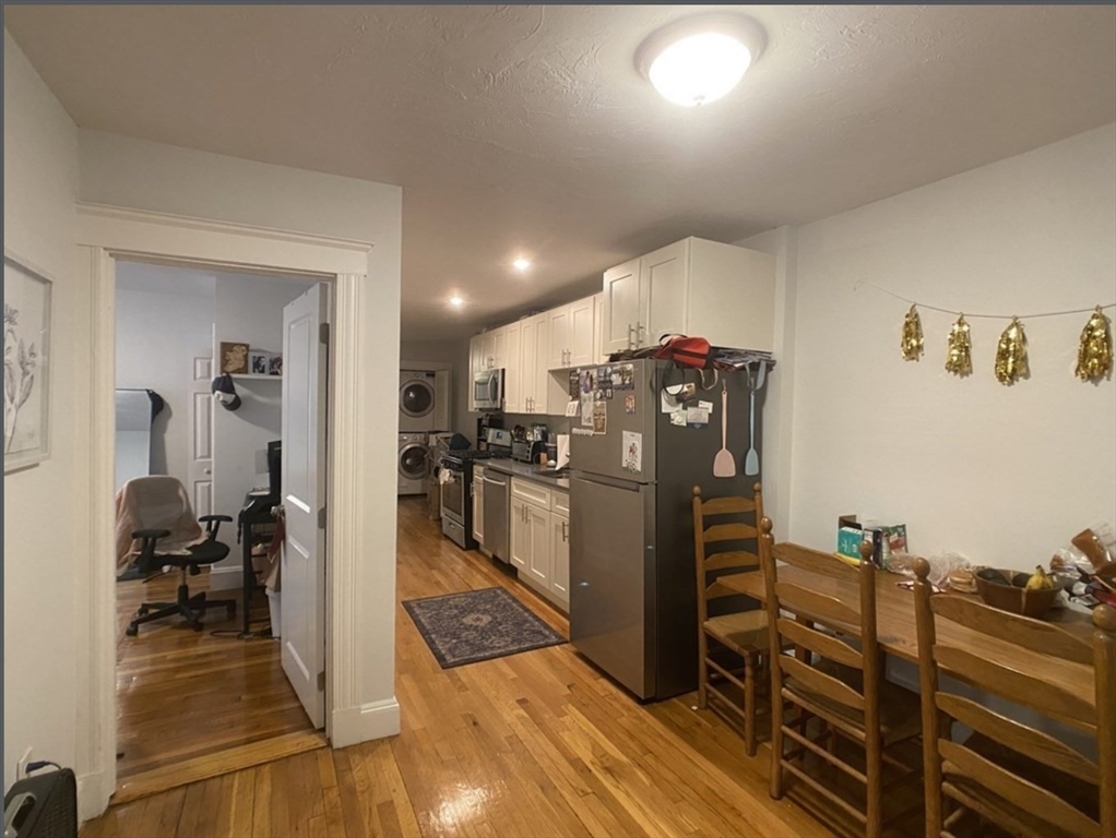 78 Perkins St., Somerville, Massachusetts, 4 Bedrooms Bedrooms, 5 Rooms Rooms,2 BathroomsBathrooms,Residential Lease,For Rent,Perkins St.,73396565