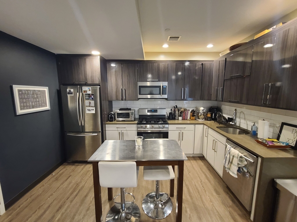 16 Preble St., Boston, Massachusetts, 1 Bedroom Bedrooms, 3 Rooms Rooms,1 BathroomBathrooms,Residential Lease,For Rent,Preble St.,73398343