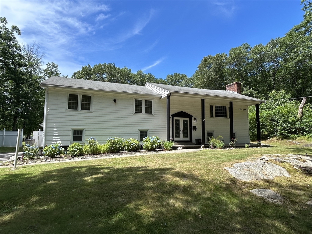 479 Westfield St, Dedham, Massachusetts, 4 Bedrooms Bedrooms, 7 Rooms Rooms,3 BathroomsBathrooms,Residential Lease,For Rent,Westfield St,73398517