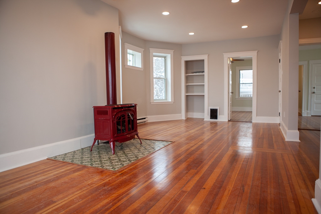 19 Rowell Street, Boston, Massachusetts, 2 Bedrooms Bedrooms, 5 Rooms Rooms,1 BathroomBathrooms,Residential Lease,For Rent,Rowell Street,73398579