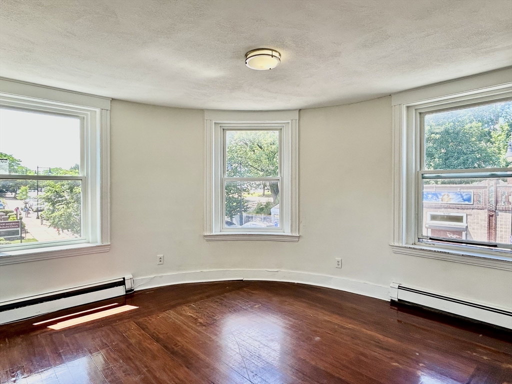 376 Washington, Boston, Massachusetts, 4 Bedrooms Bedrooms, 7 Rooms Rooms,1 BathroomBathrooms,Residential Lease,For Rent,Washington,73398871