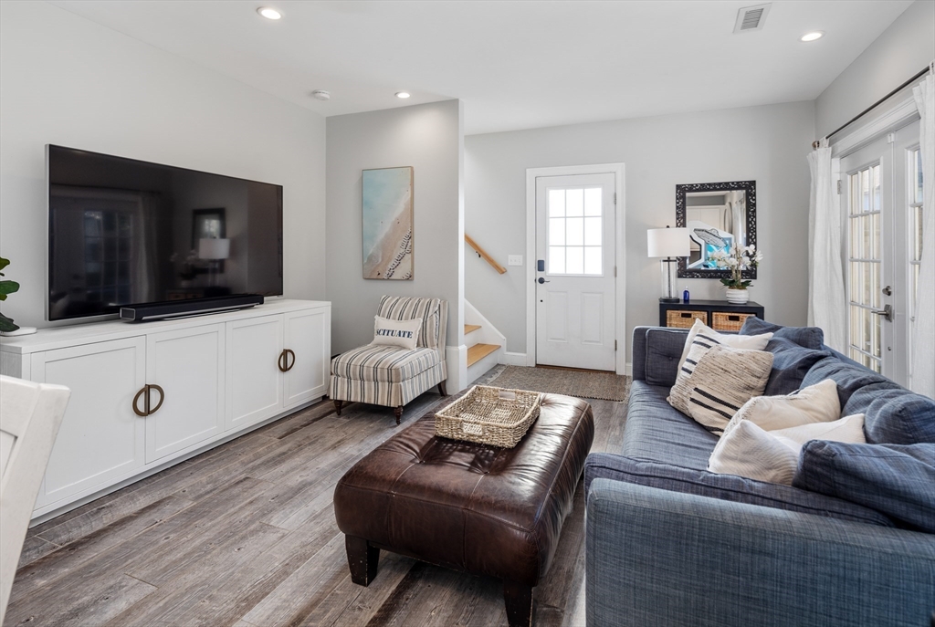 16R Gannett Rd, Scituate, Massachusetts, 2 Bedrooms Bedrooms, 4 Rooms Rooms,1 BathroomBathrooms,Residential Lease,For Rent,Gannett Rd,73398933