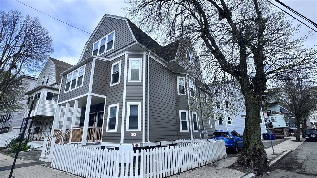 27-29 Aberdeen Rd, Somerville, Massachusetts, 3 Bedrooms Bedrooms, 7 Rooms Rooms,3 BathroomsBathrooms,Residential Lease,For Rent,Aberdeen Rd,73368975
