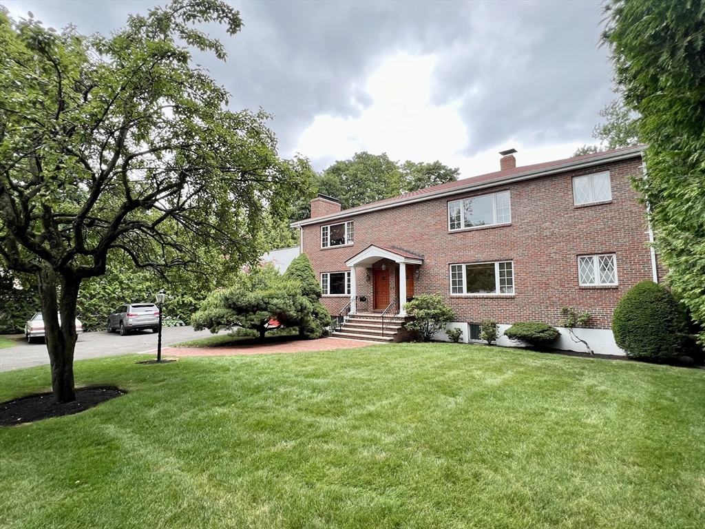 177R Faneuil Street, Boston, Massachusetts, 3 Bedrooms Bedrooms, 6 Rooms Rooms,2 BathroomsBathrooms,Residential Lease,For Rent,Faneuil Street,73399810