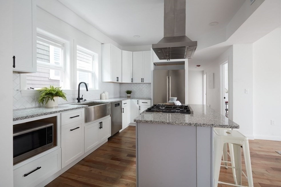 14 Cottage St, Chelsea, Massachusetts, 3 Bedrooms Bedrooms, 5 Rooms Rooms,2 BathroomsBathrooms,Residential Lease,For Rent,Cottage St,73399758