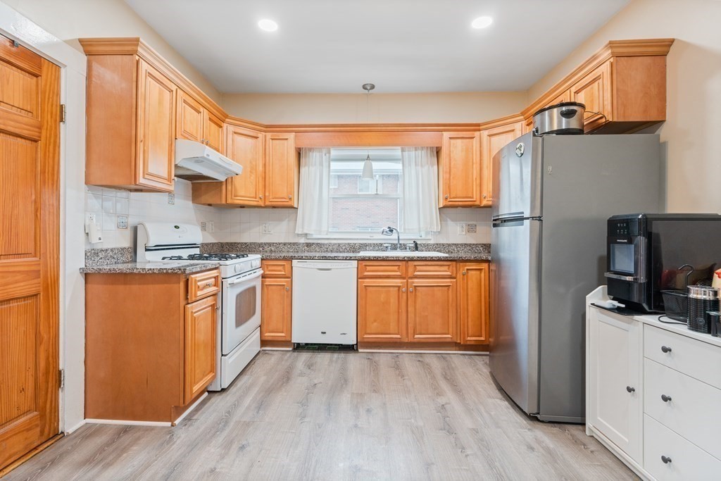 12 Plymouth St, Quincy, Massachusetts, 2 Bedrooms Bedrooms, 7 Rooms Rooms,2 BathroomsBathrooms,Residential Lease,For Rent,Plymouth St,73399964