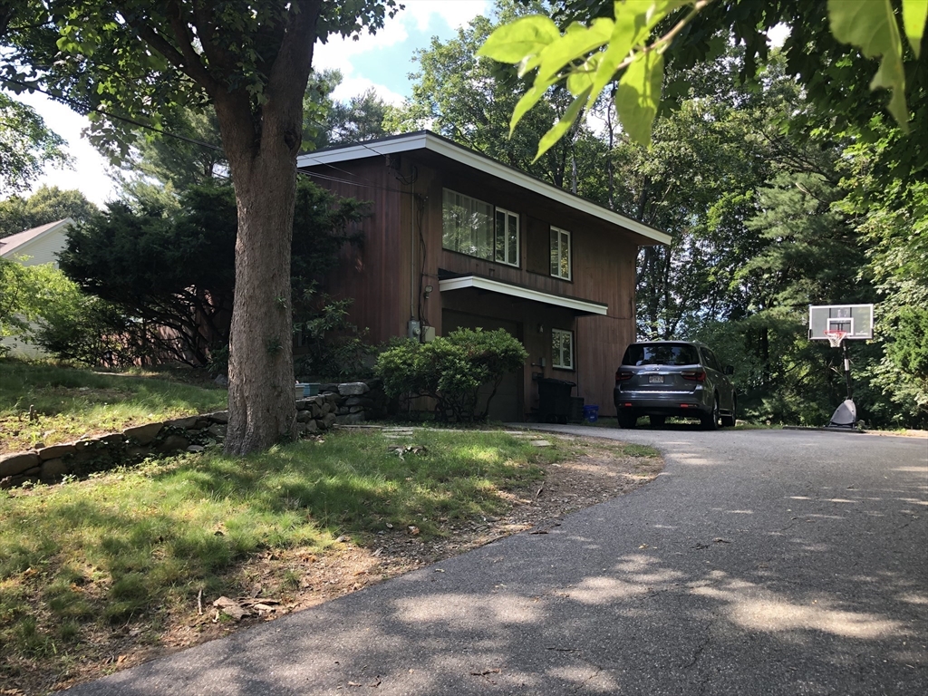 35 Lawrence Lane, Lexington, Massachusetts, 4 Bedrooms Bedrooms, 5 Rooms Rooms,2 BathroomsBathrooms,Residential Lease,For Rent,Lawrence Lane,73400034