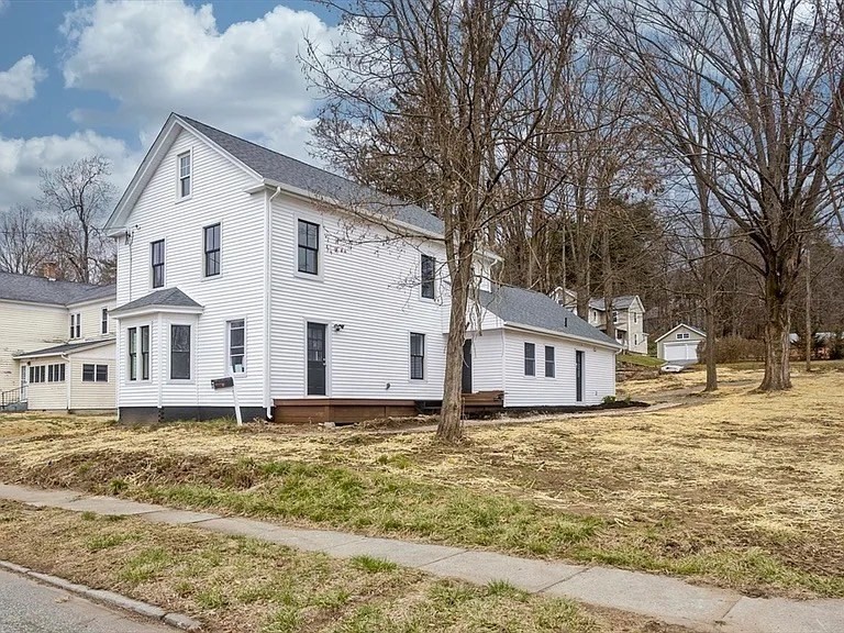 1041 Pine St, Palmer, Massachusetts, 3 Bedrooms Bedrooms, 7 Rooms Rooms,2 BathroomsBathrooms,Residential Lease,For Rent,Pine St,73400471