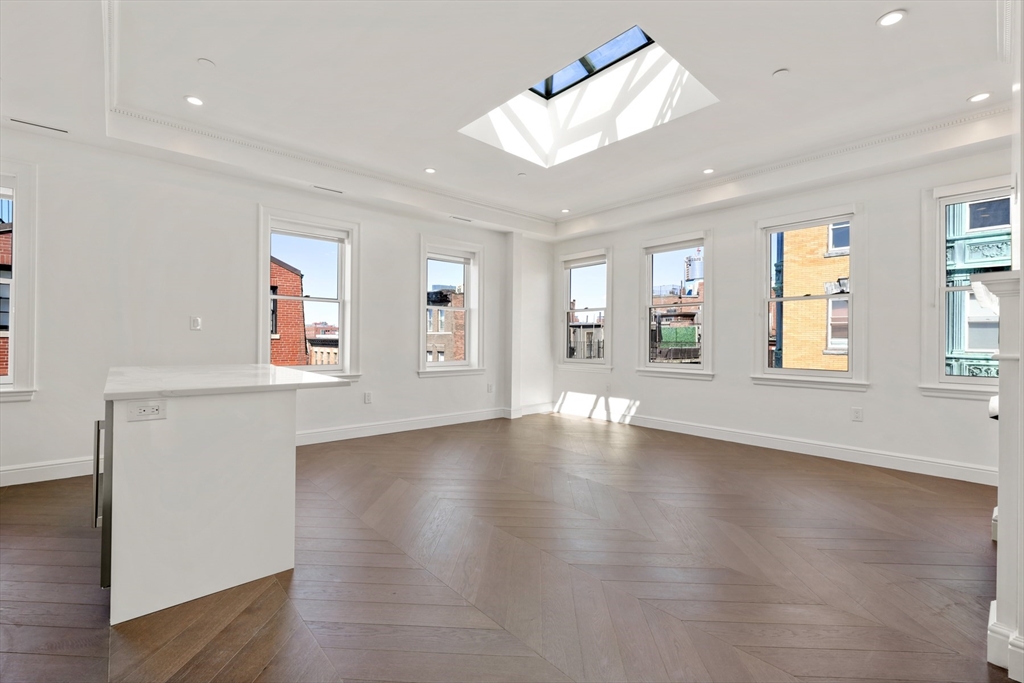 112 Myrtle, Boston, Massachusetts, 2 Bedrooms Bedrooms, 4 Rooms Rooms,2.5 BathroomsBathrooms,Residential Lease,For Rent,Myrtle,73400412