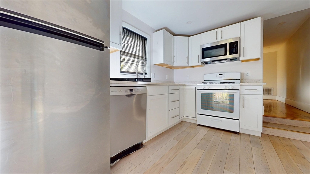 287 Walnut St, Stoughton, Massachusetts, 1 Bedroom Bedrooms, 2 Rooms Rooms,1 BathroomBathrooms,Residential Lease,For Rent,Walnut St,73400542